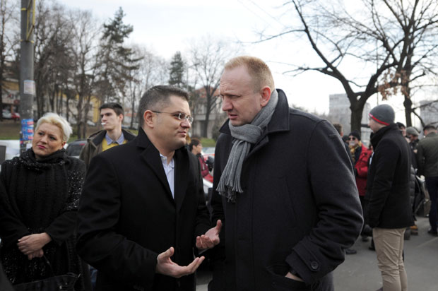 Одбори Народне странке ОТКАЗУЈУ ПОСЛУШНОСТ централи у Београду: Јеремићеви хоће на изборе